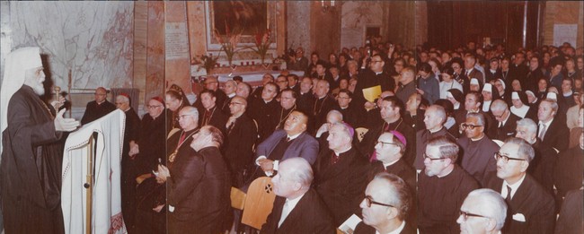 Ft z posvichennia vidnovlenoho hramu Svv Serhija i Vakha v Rymi 30101971