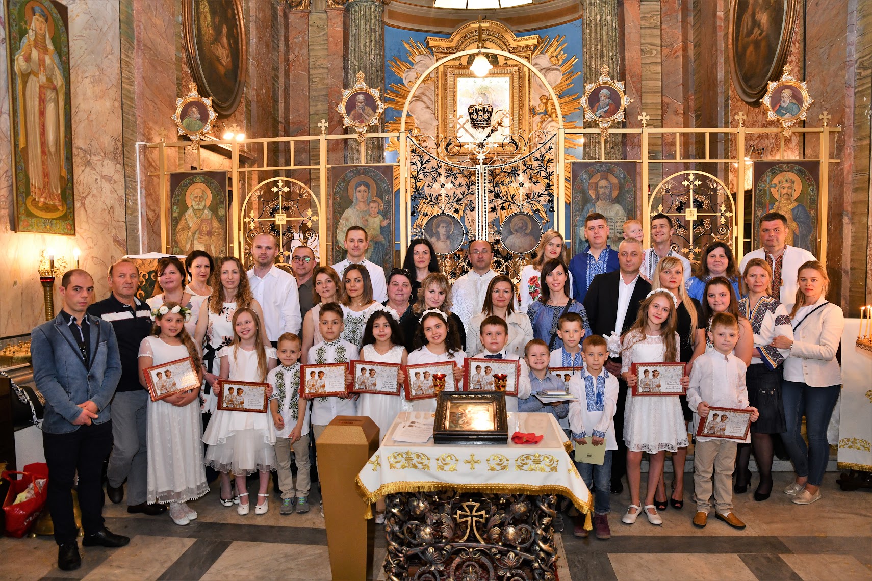 Persha spovid ta urochyste Prychastia